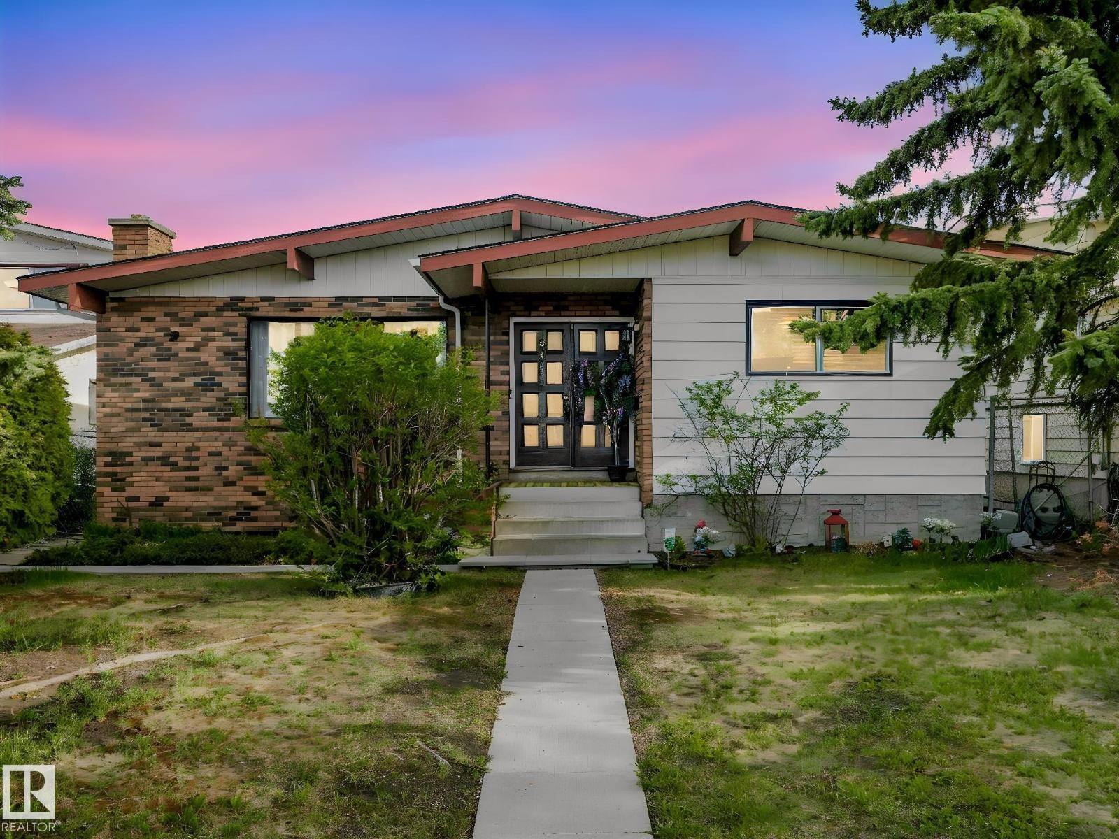 8715 41 AV NW - 1