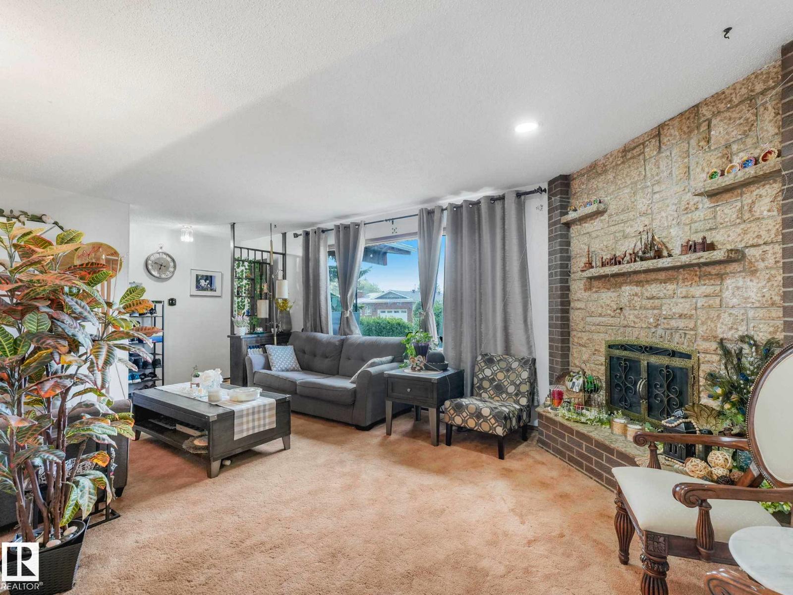 8715 41 AV NW - 9