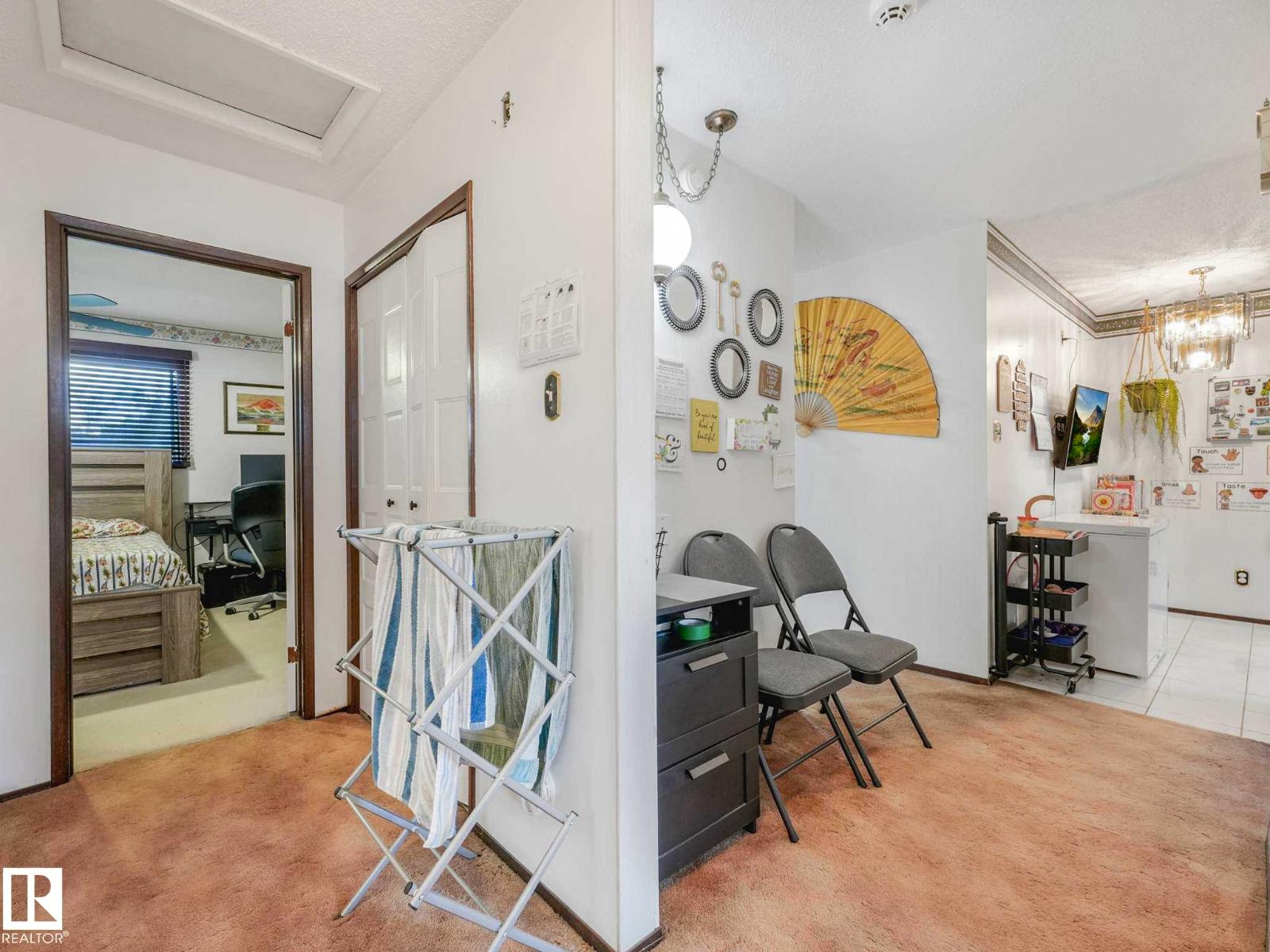 8715 41 AV NW - 29