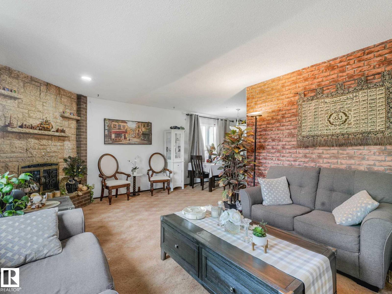 8715 41 AV NW - 8