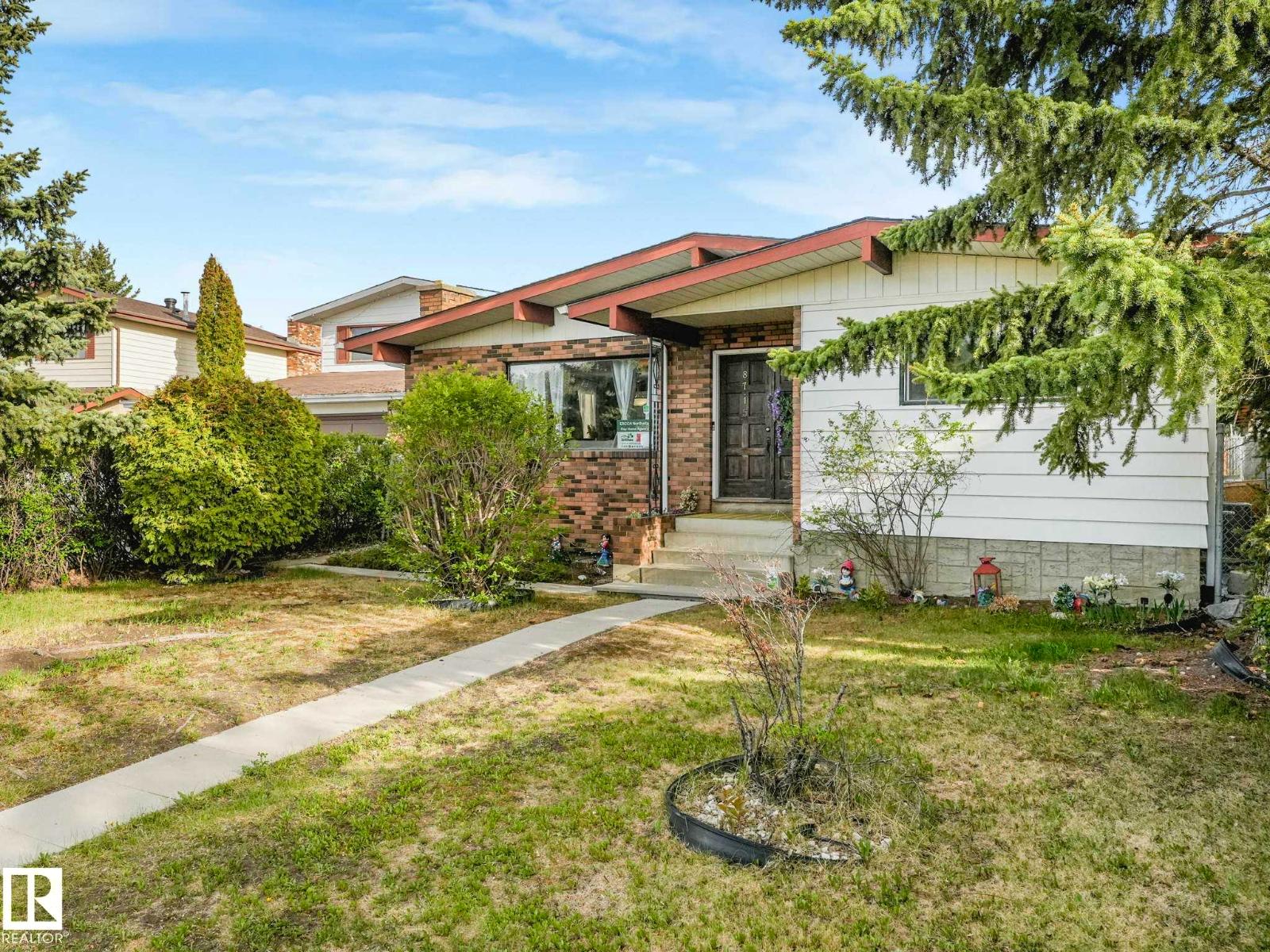 8715 41 AV NW - Image 3