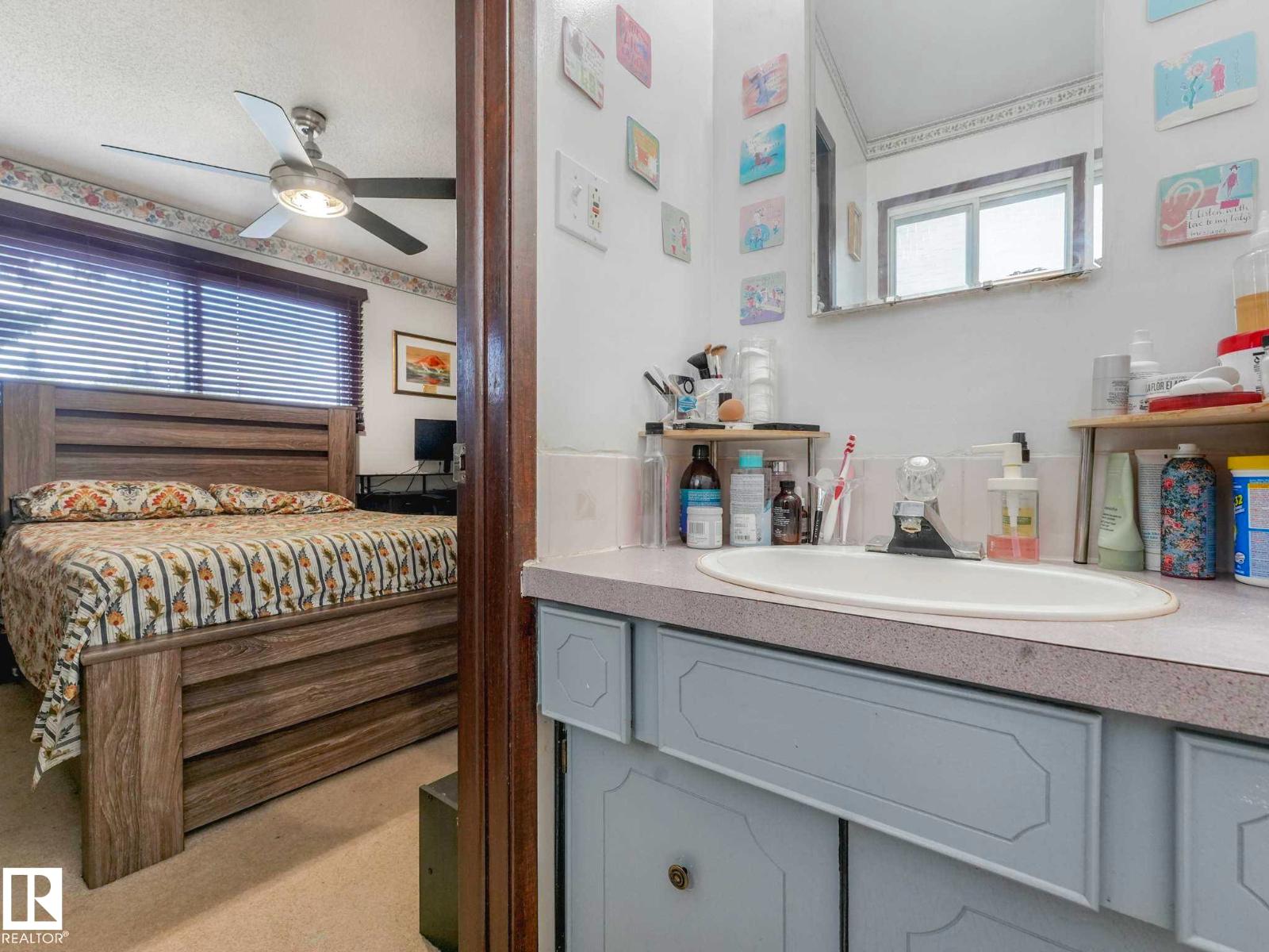 8715 41 AV NW - 20