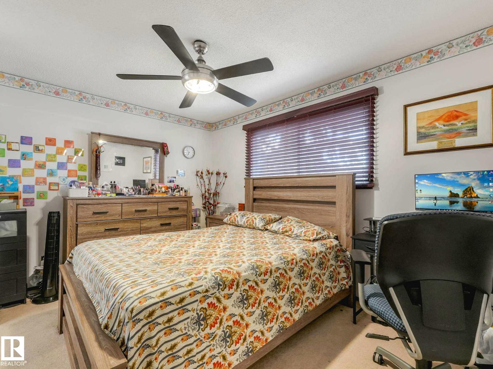 8715 41 AV NW - 18
