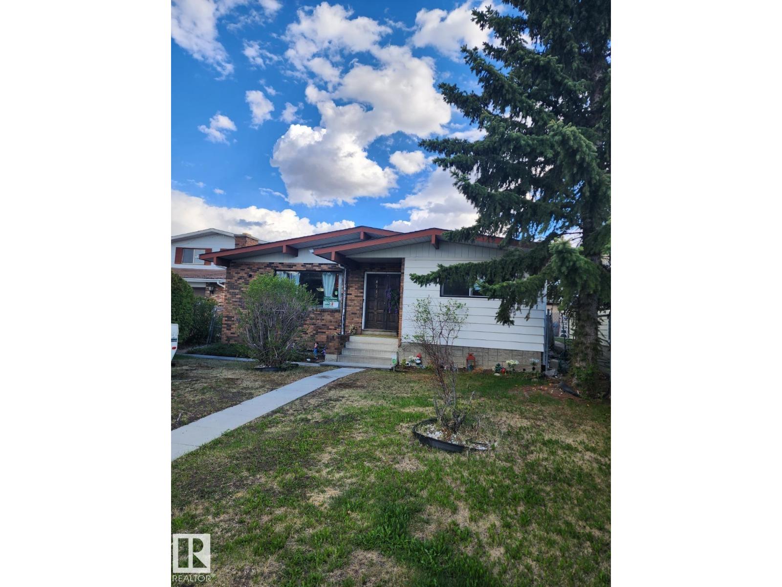 8715 41 AV NW - 2