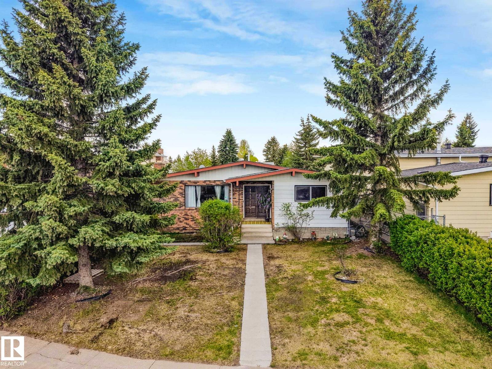 8715 41 AV NW - 4