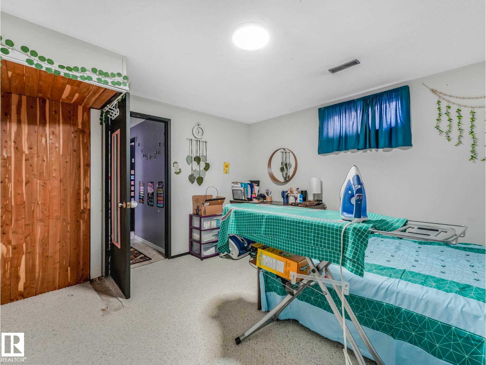 8715 41 AV NW - 45