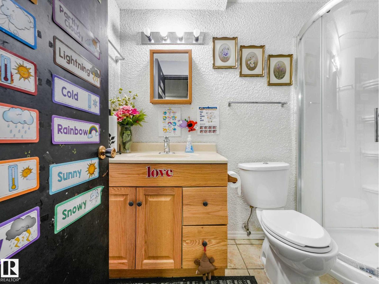 8715 41 AV NW - 47