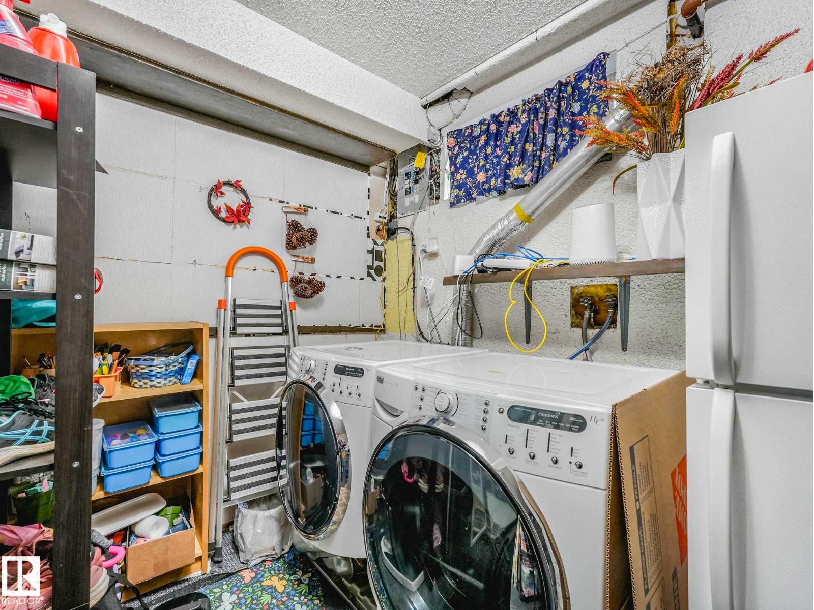 8715 41 AV NW - 50