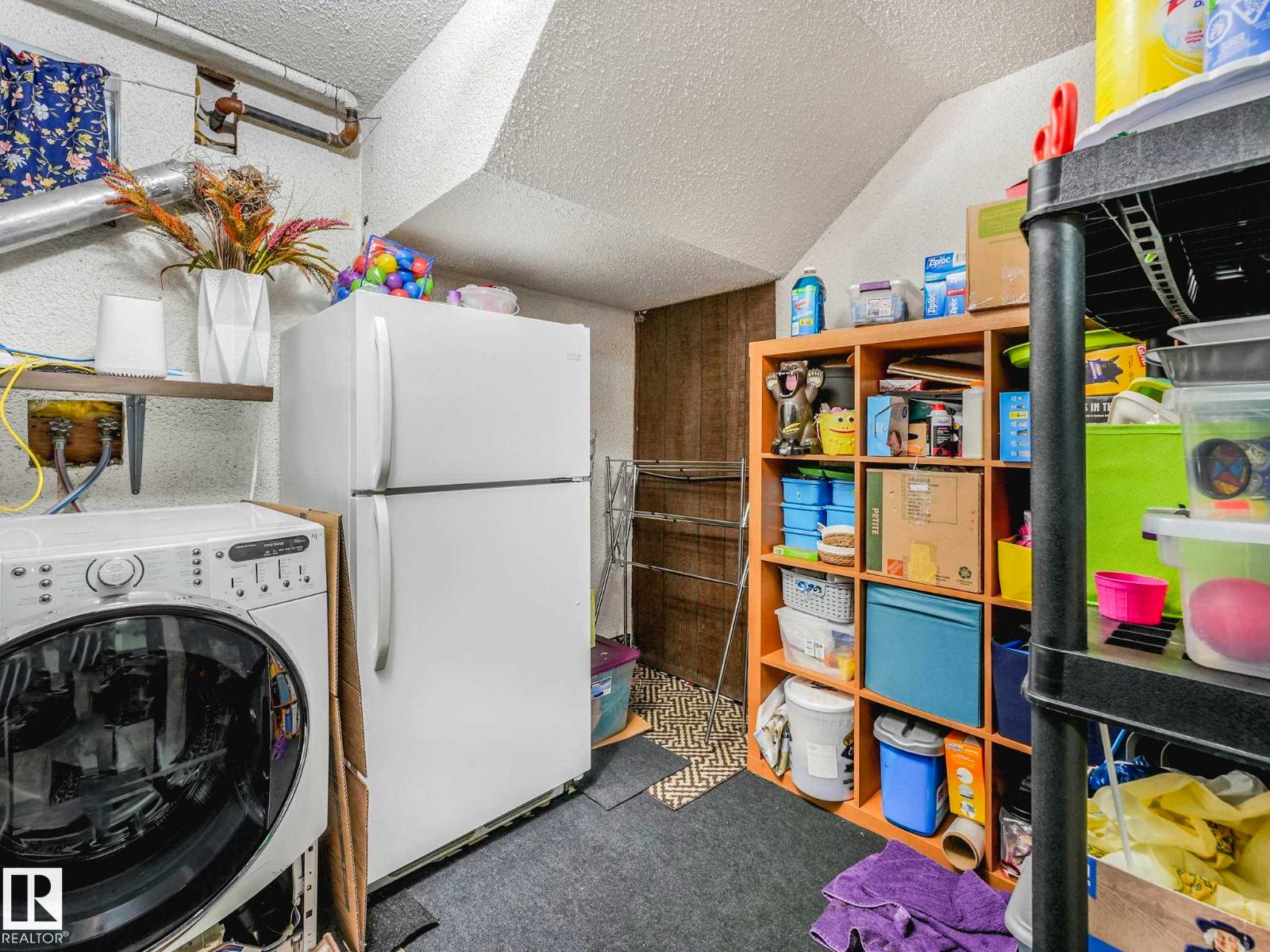 8715 41 AV NW - 51