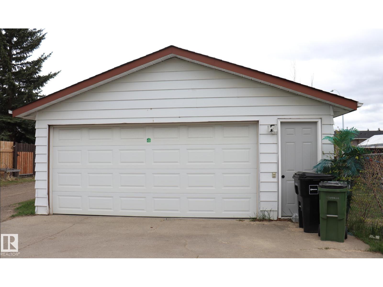8715 41 AV NW - 60