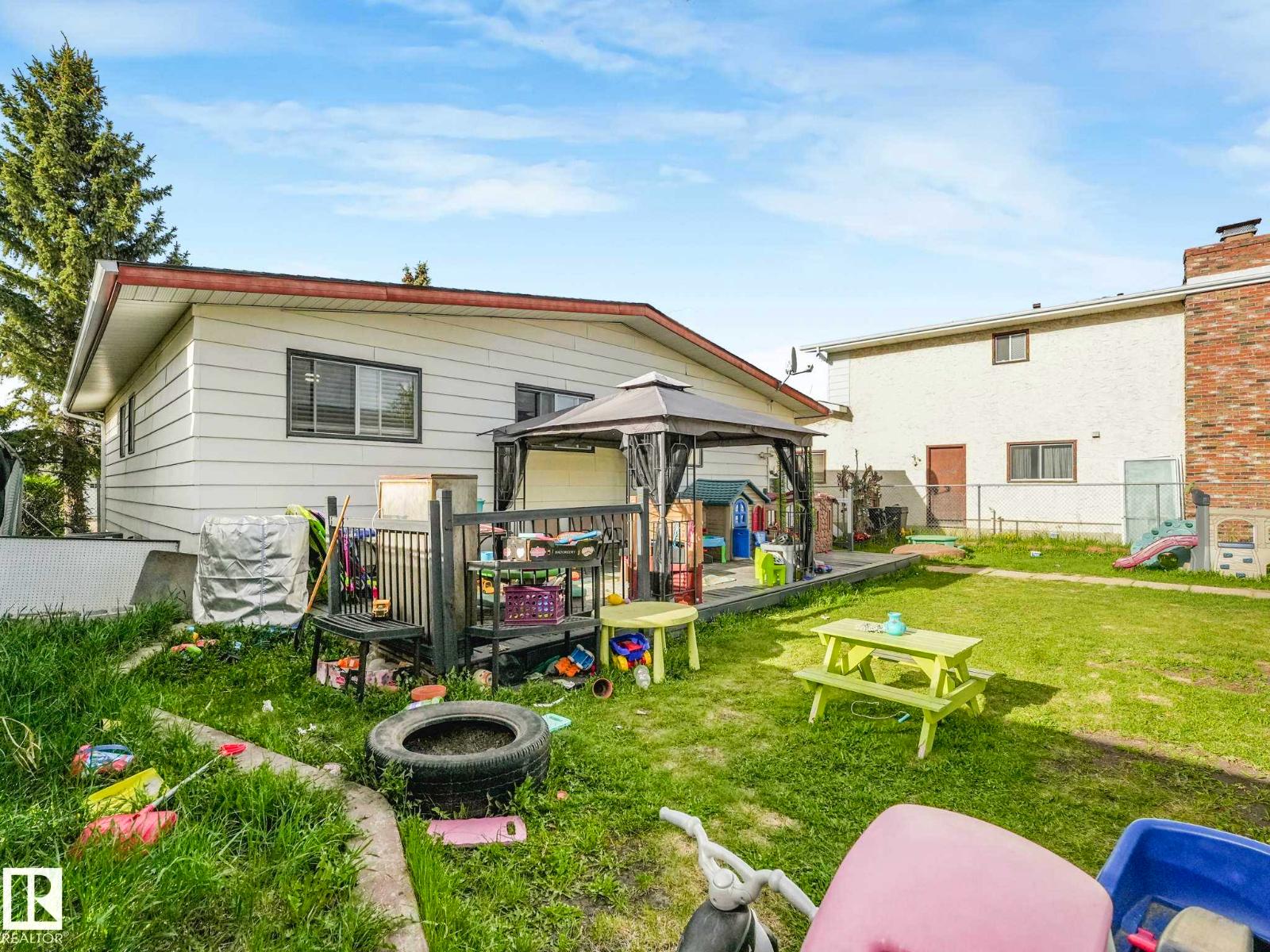 8715 41 AV NW - 53