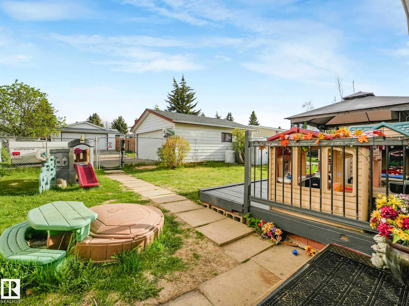 8715 41 AV NW - 55