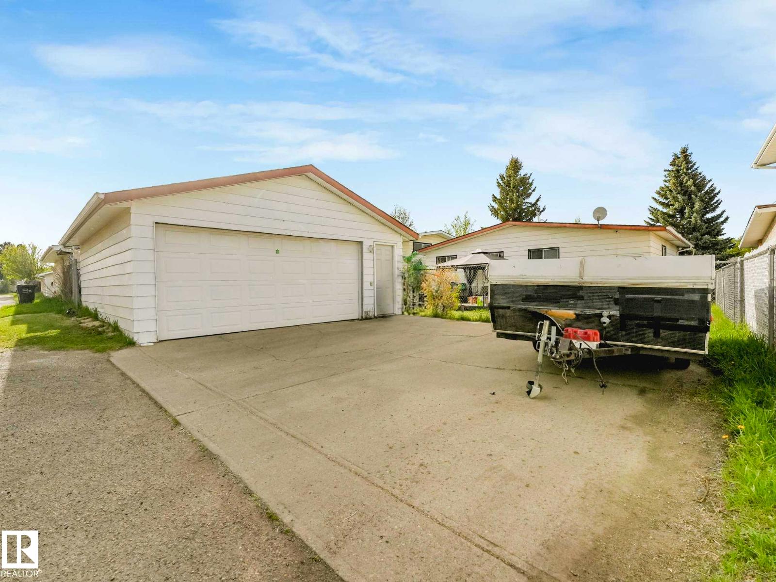 8715 41 AV NW - 61