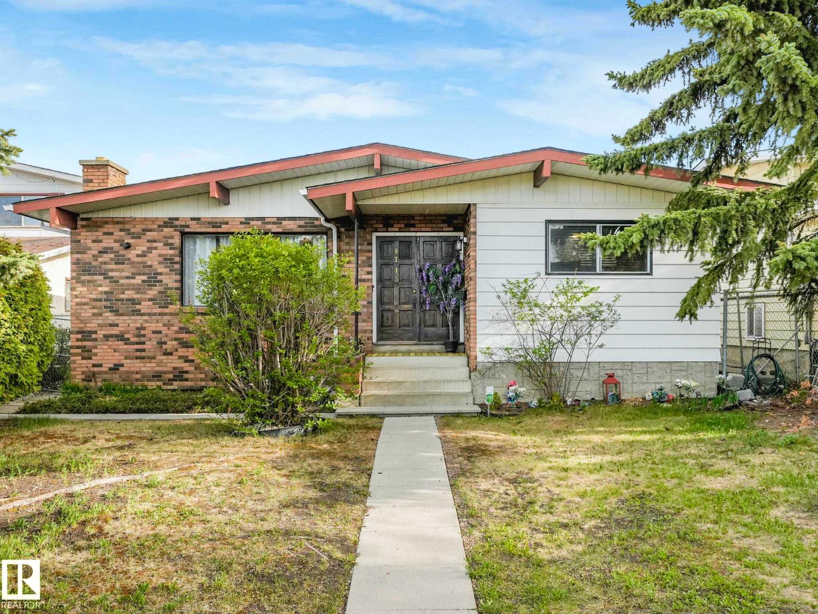 8715 41 AV NW - 74