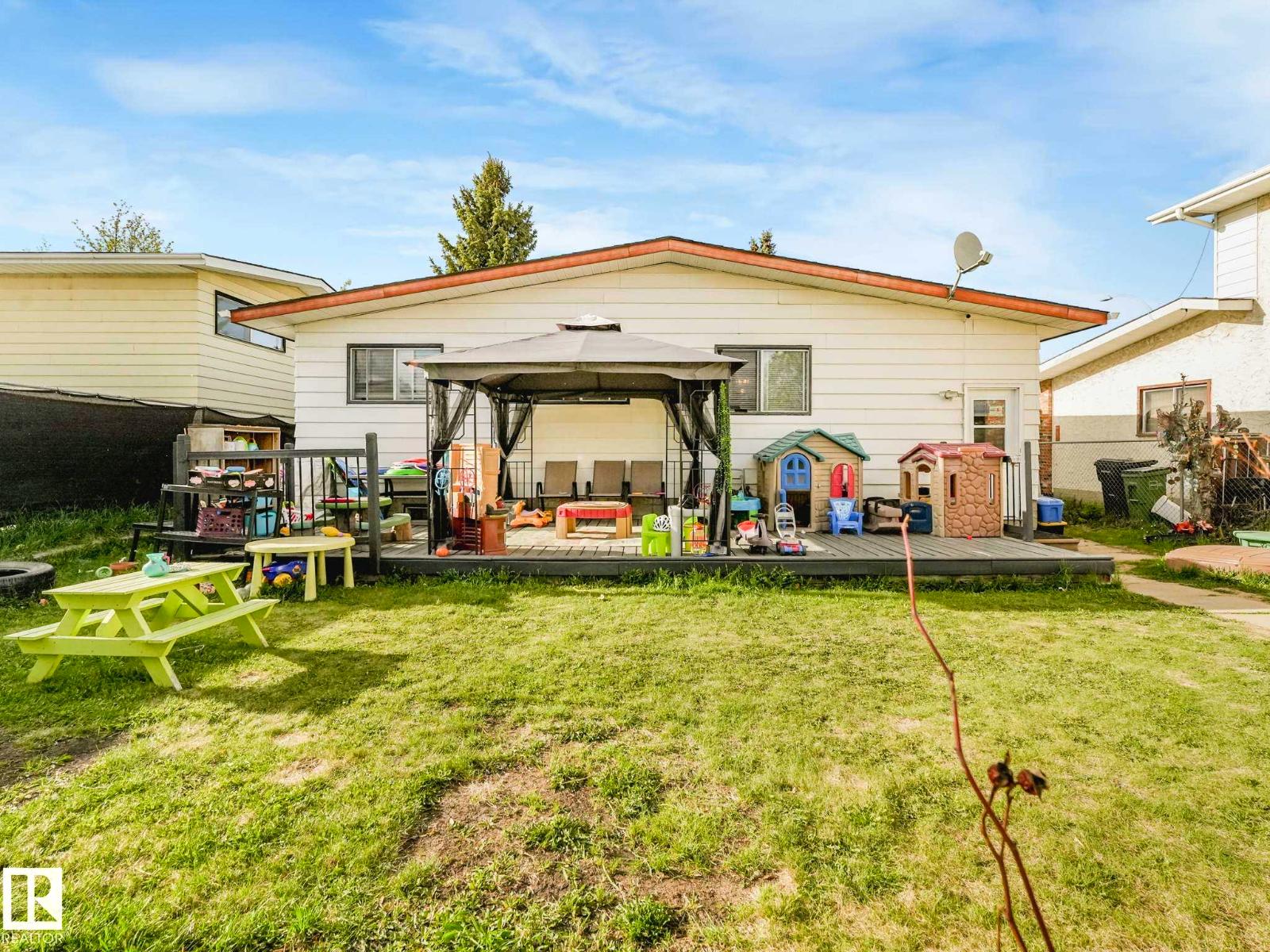 8715 41 AV NW - 73