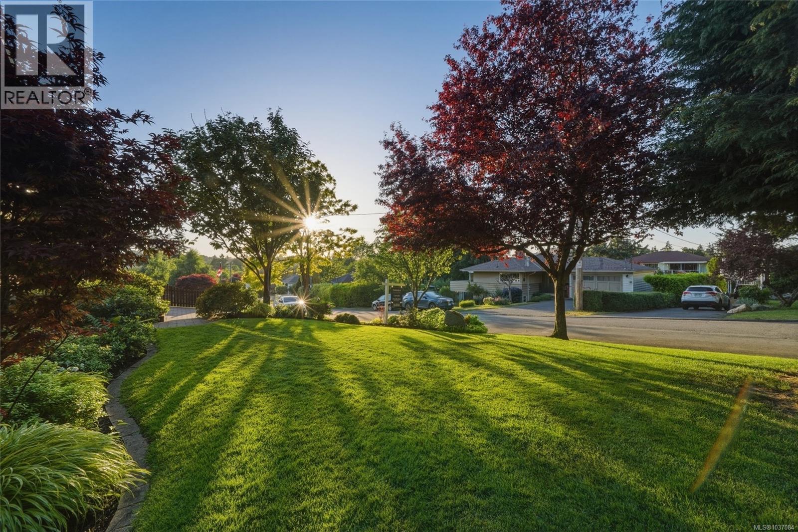 1795 Broadmead Ave - 20