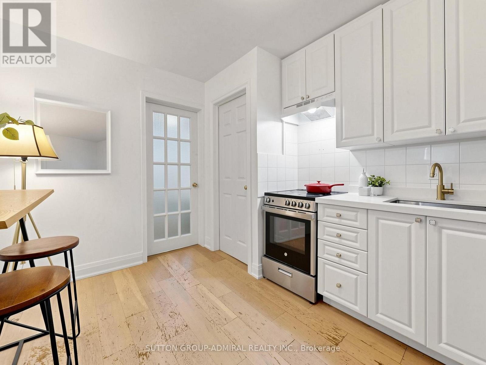 275 VICTORIA PARK AVENUE - 17