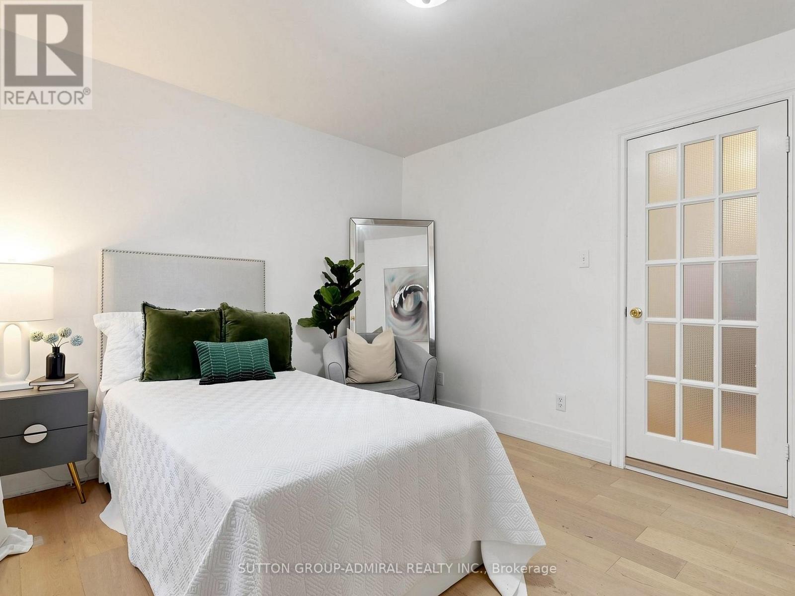 275 VICTORIA PARK AVENUE - 23