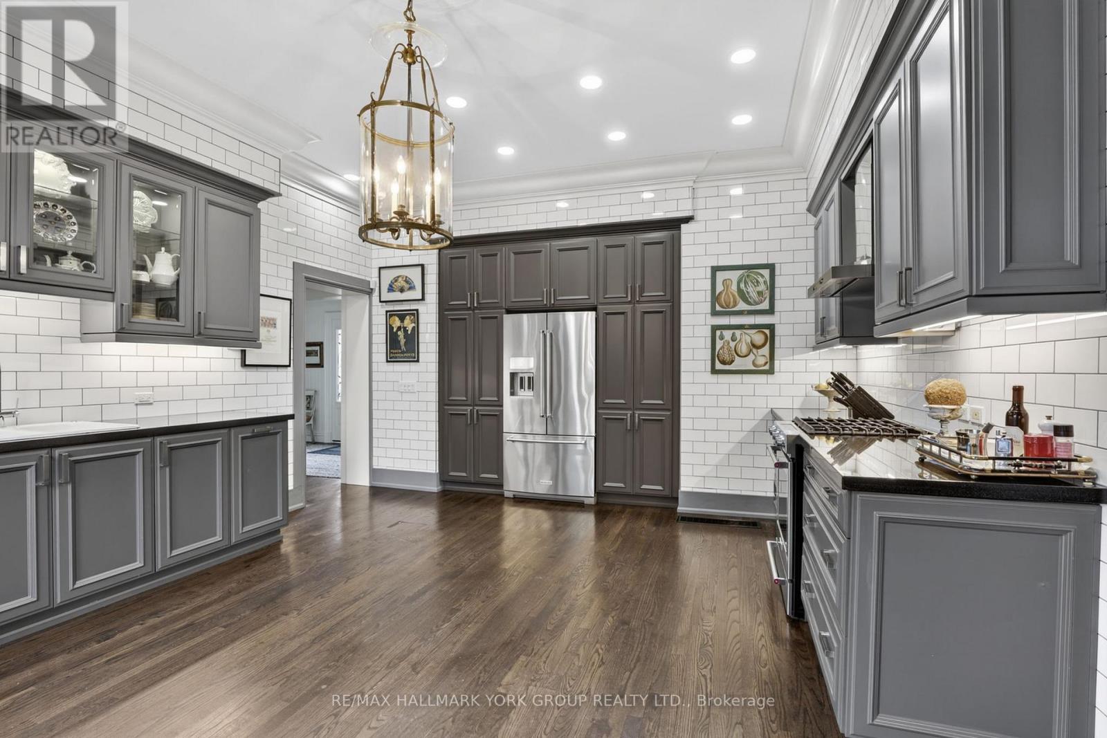 14455 DUFFERIN STREET - 6