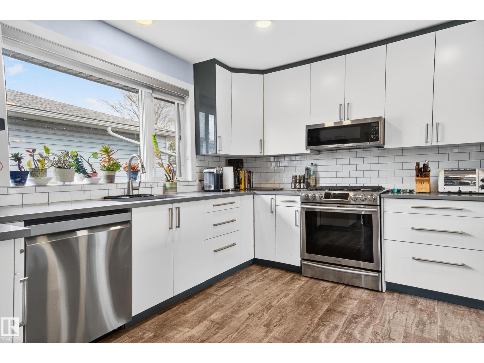 6707 92B AV NW - 22