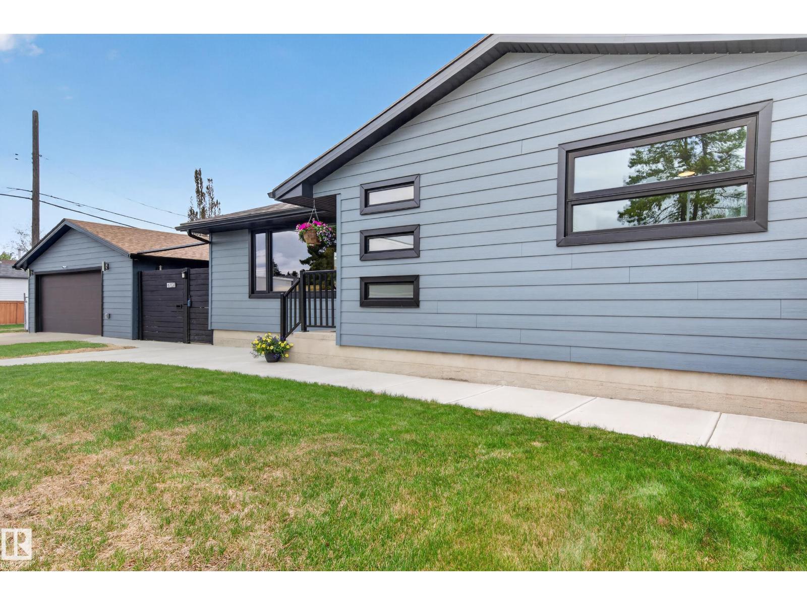 6707 92B AV NW - 4
