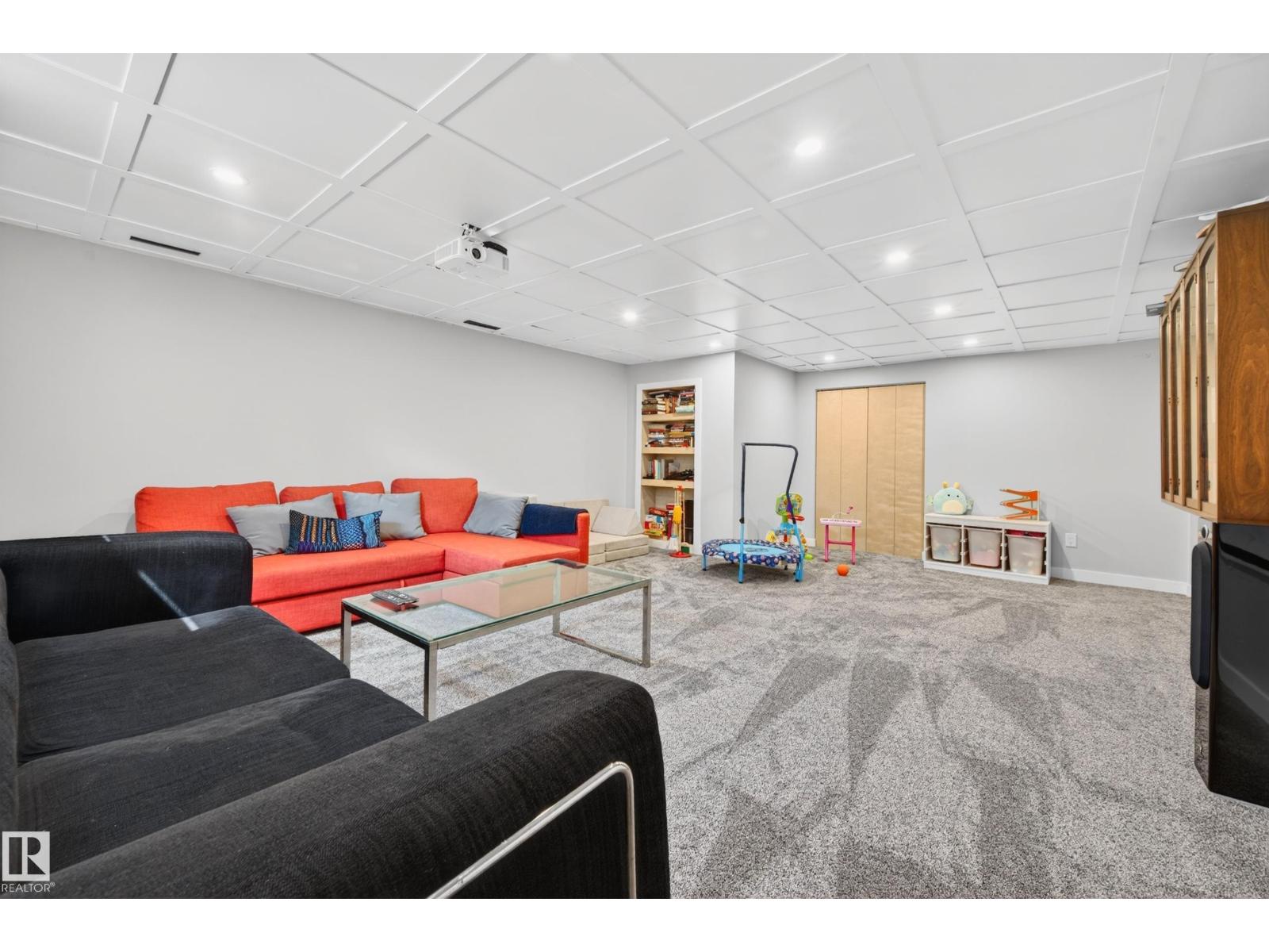6707 92B AV NW - 44