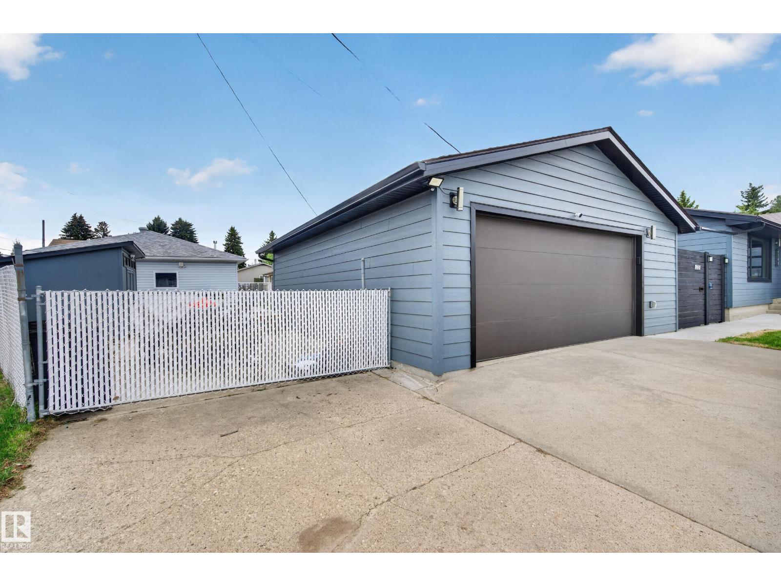 6707 92B AV NW - 5