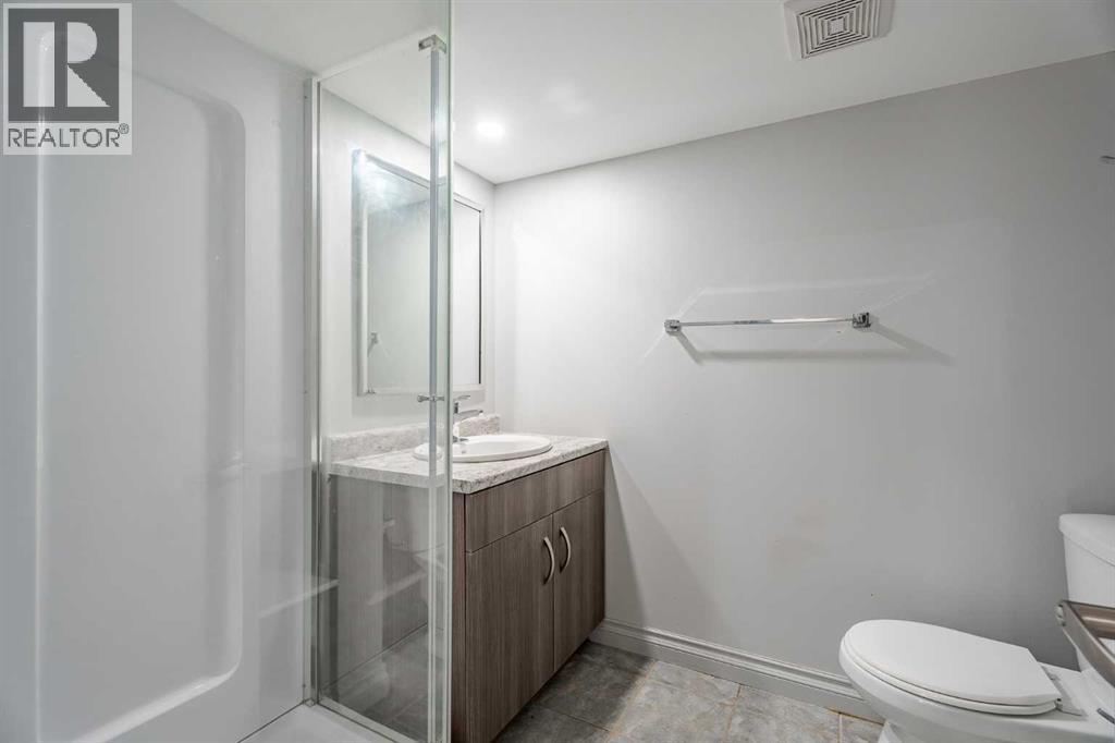 upgraded 1-3pce bathroom