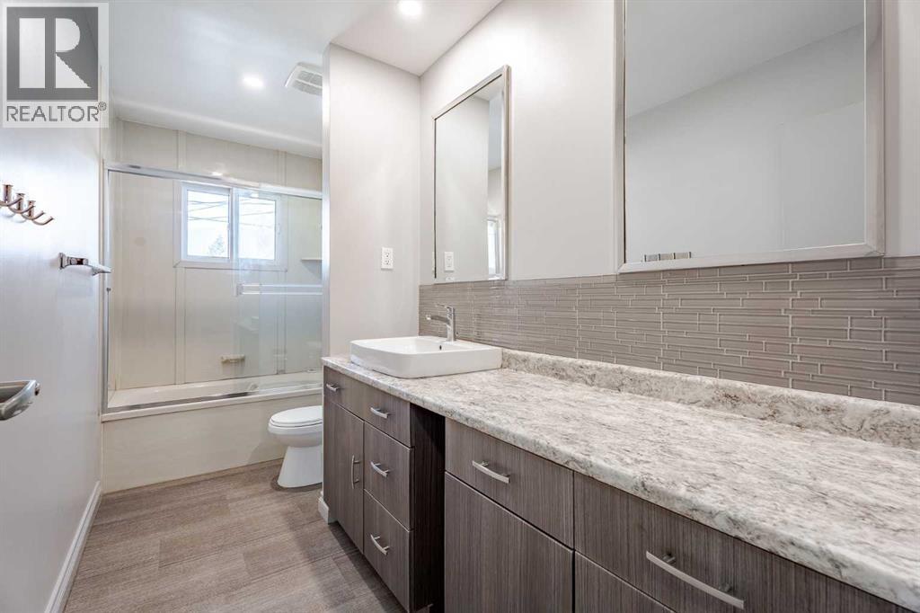 upgraded 1-4 pce bathroom