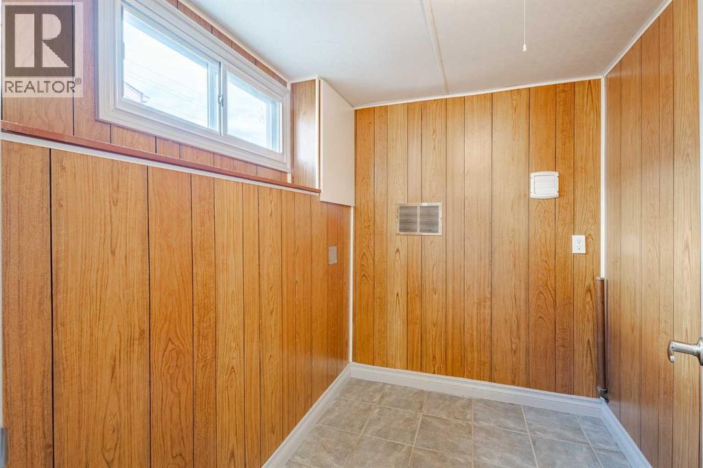 huge walk in closet/ storage area   in the fourth bedroom ,