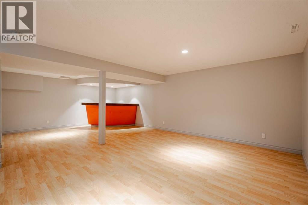 large recreation room with dry bar in fourth level