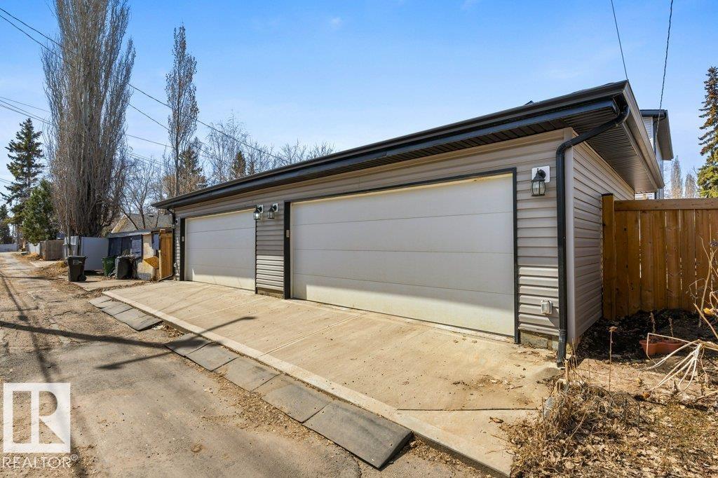 11029 150 ST NW - 33