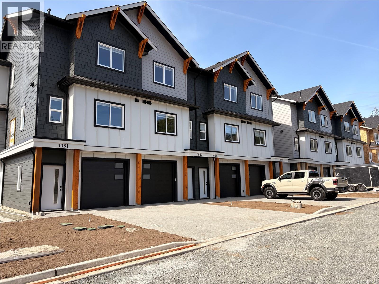 1055 Brown Rd - 1
