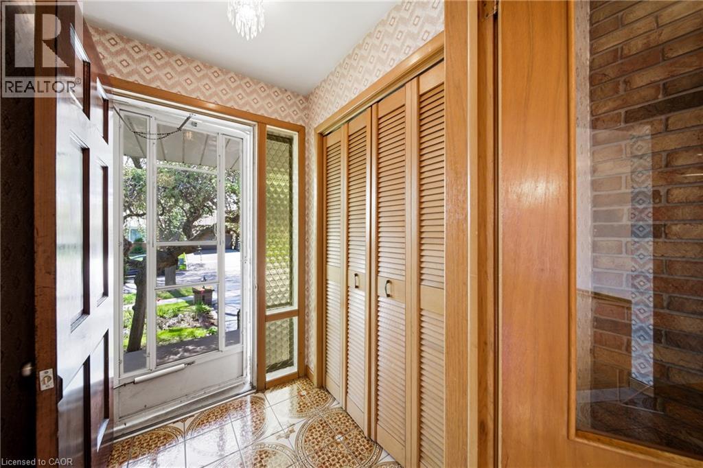 893 HOLLOWTREE Crescent - 10