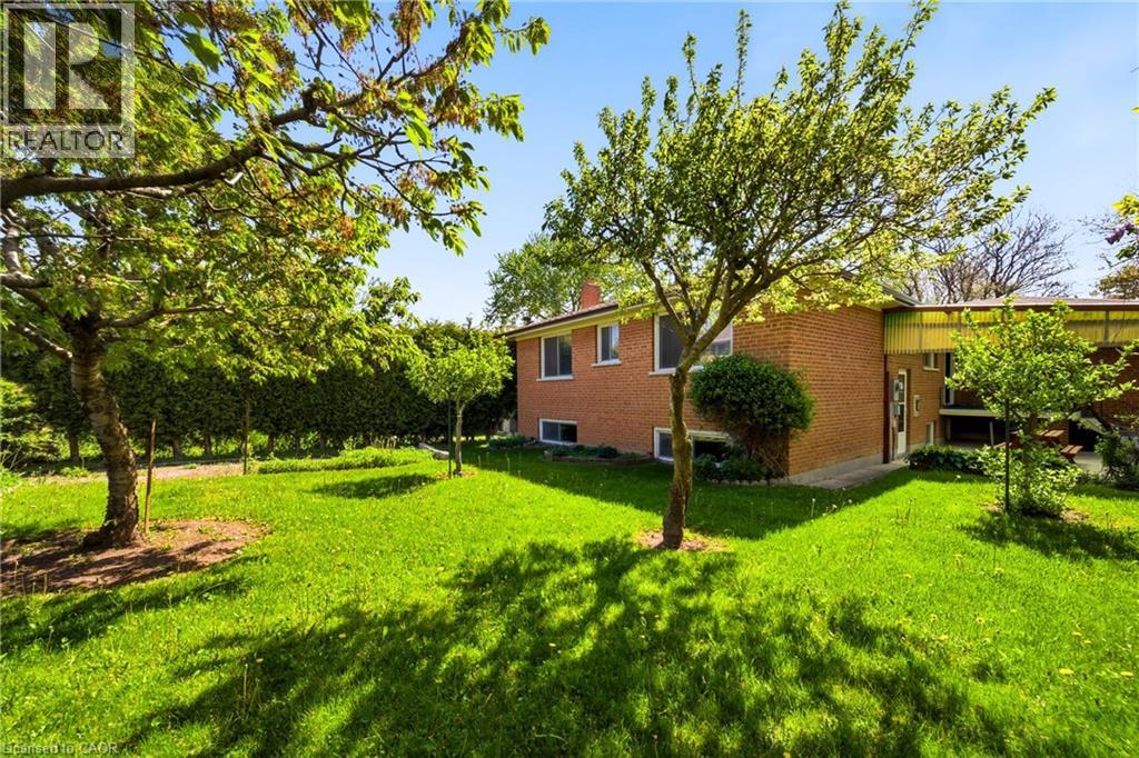893 HOLLOWTREE Crescent - 44