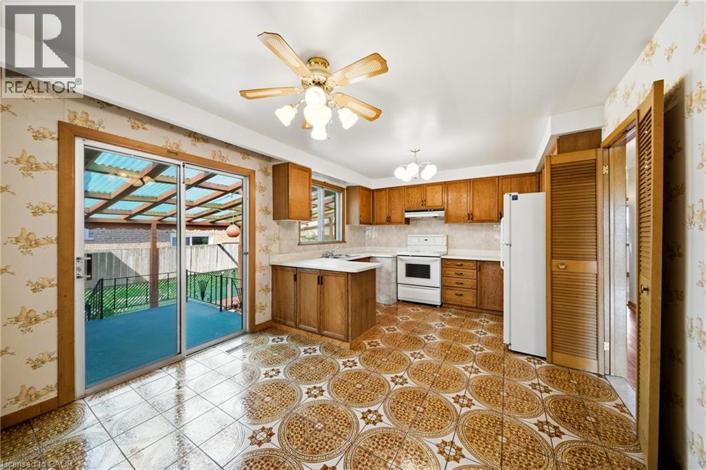 893 HOLLOWTREE Crescent - 19