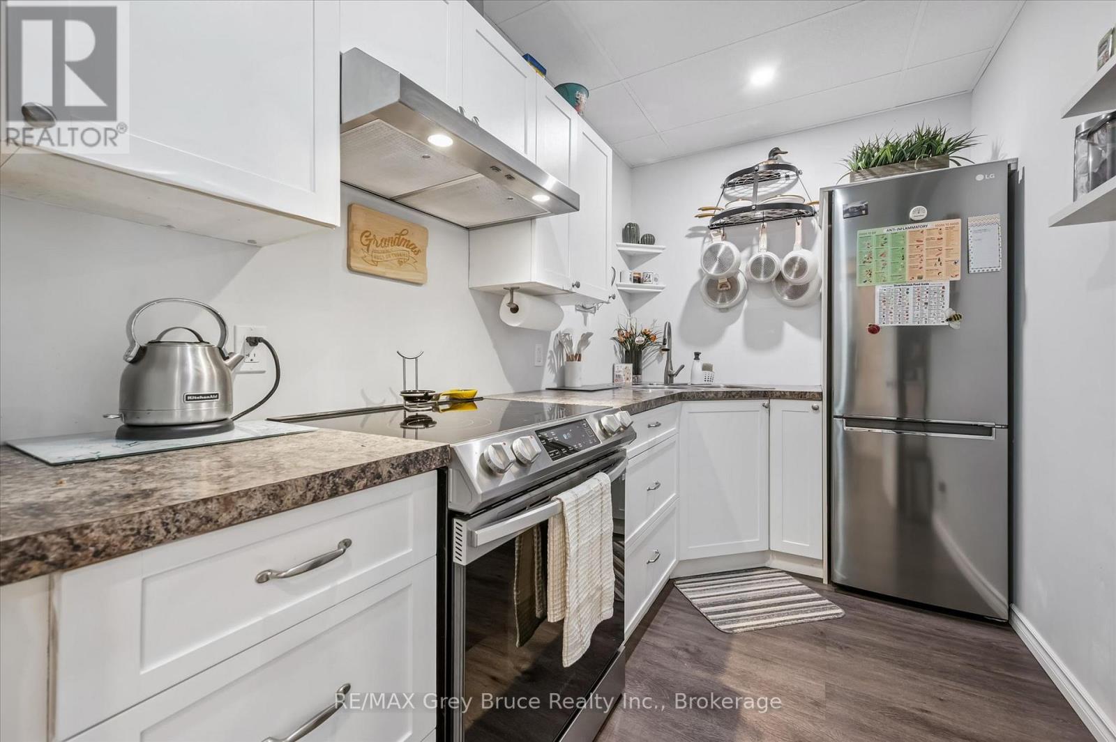 50 CREEK SIDE CRESCENT - 29