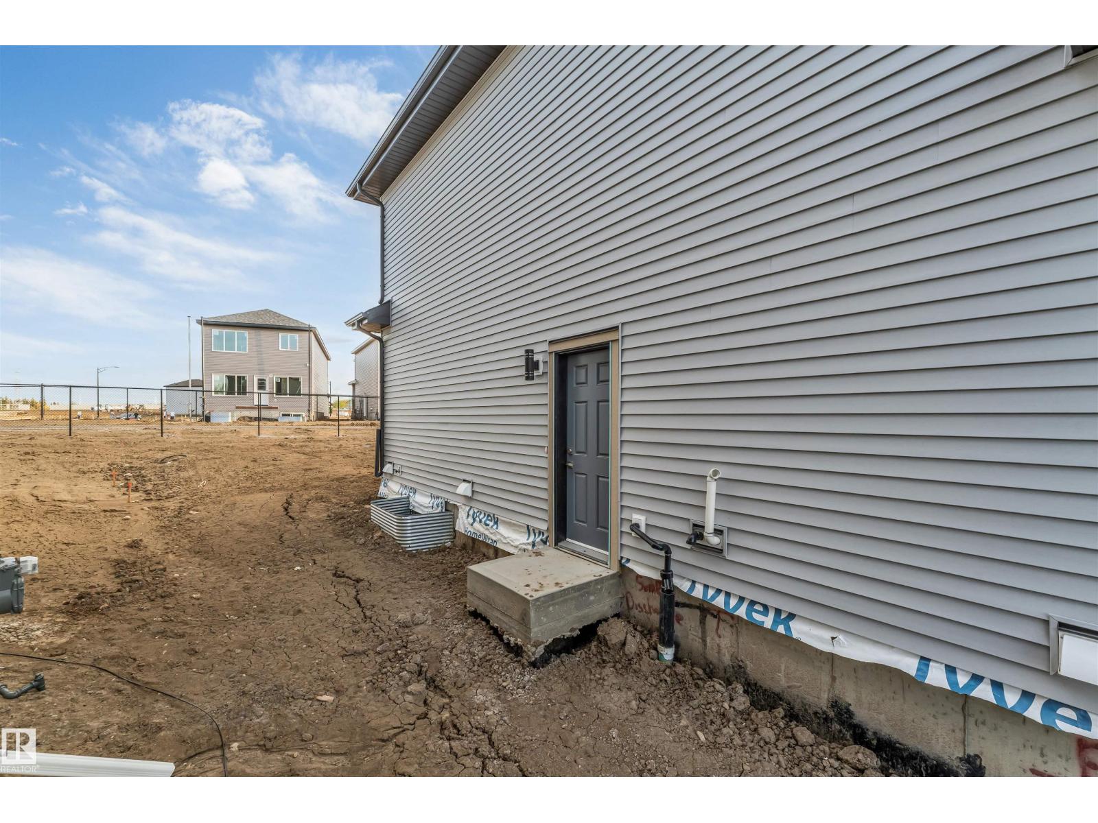 911 18 AV NW - 20