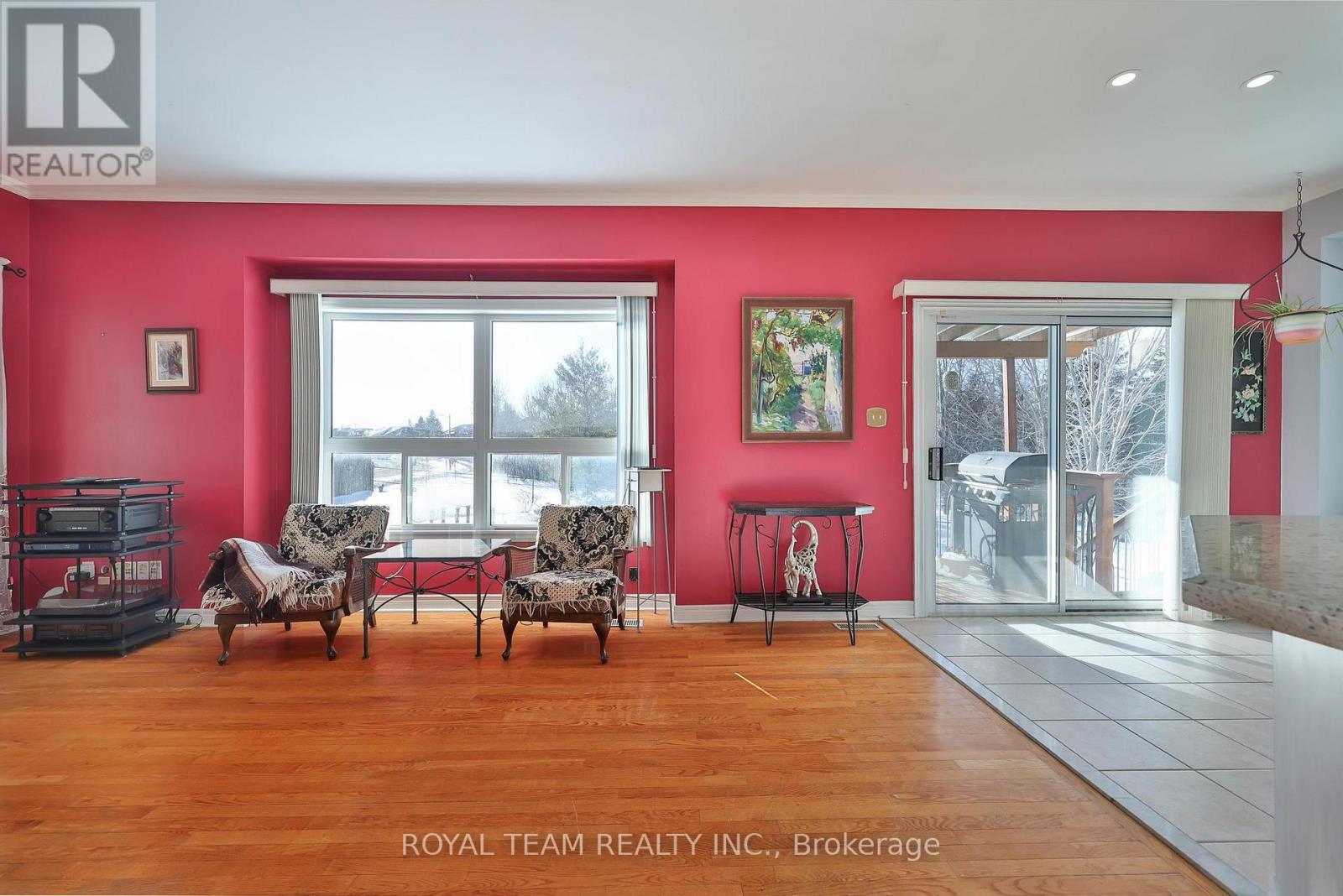 2 SANDWAY CRESCENT - 25