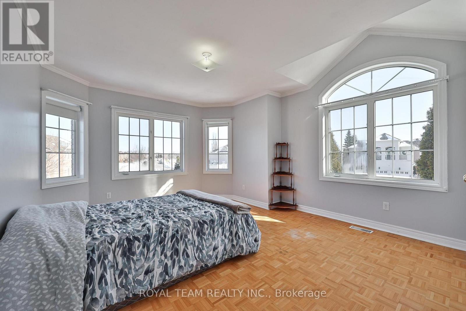 2 SANDWAY CRESCENT - 21