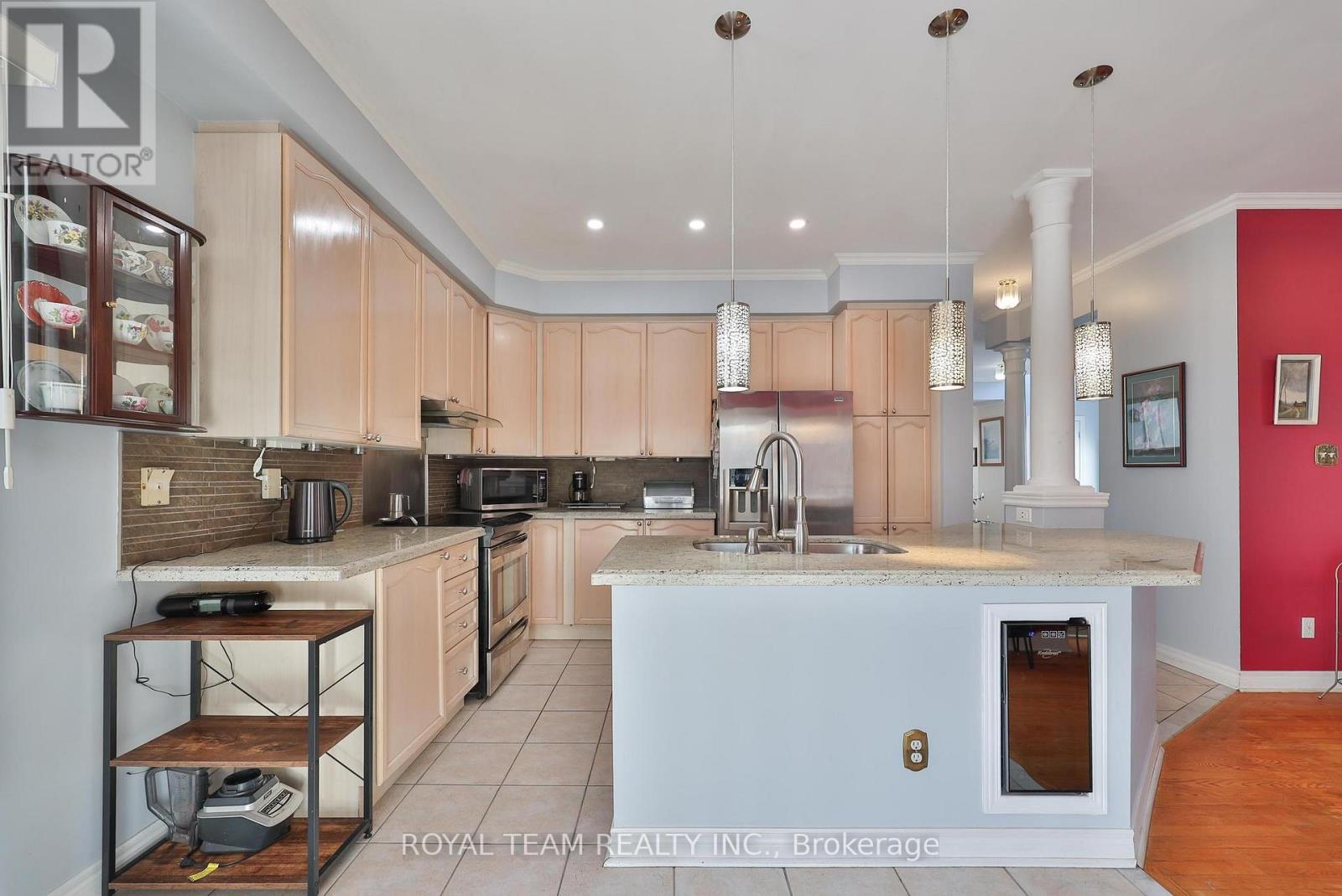 2 SANDWAY CRESCENT - 28