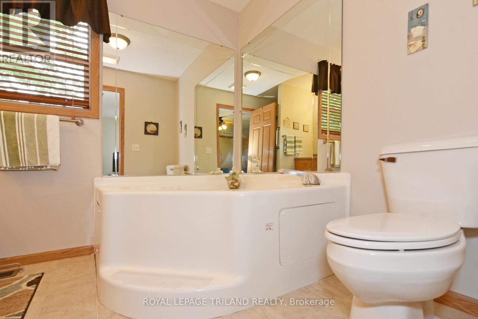 #15 9385 IPPERWASH ROAD - 19