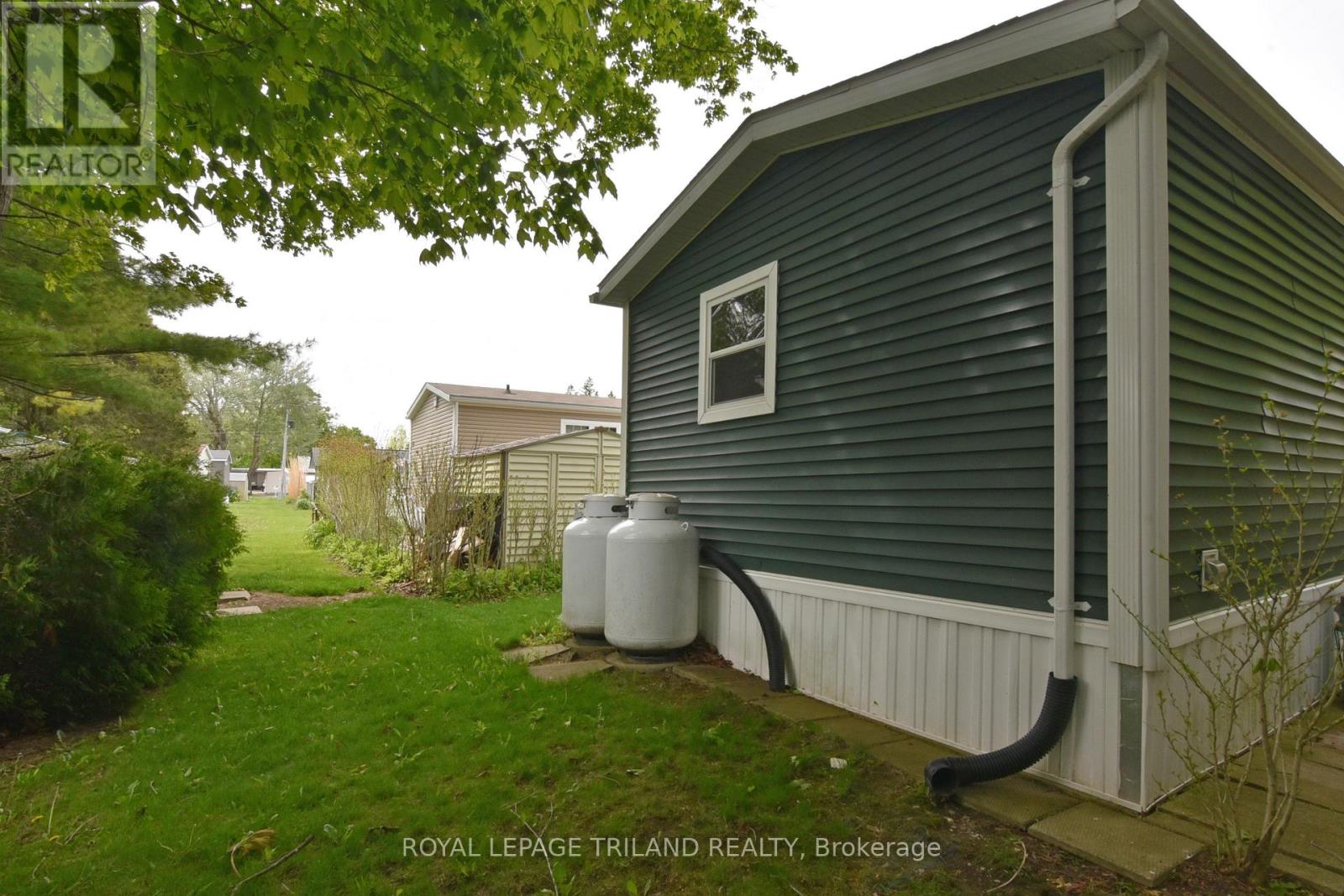 #15 9385 IPPERWASH ROAD - 27