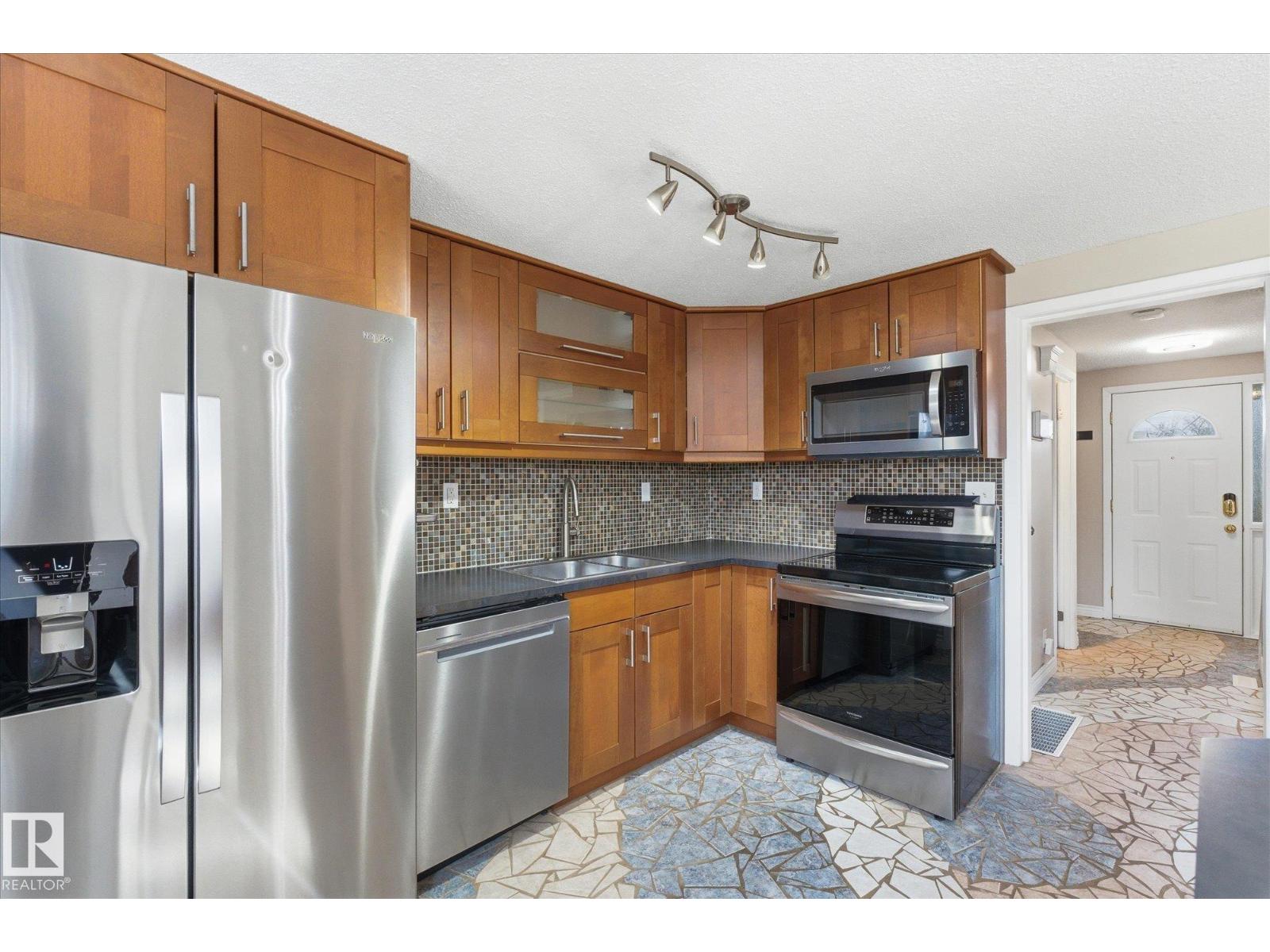 81 RIDGEWOOD TC - 14