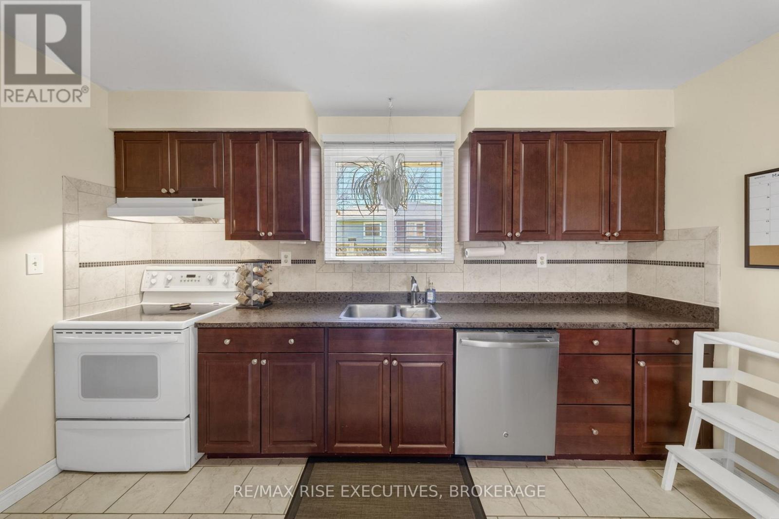 1089 PINEWOOD PLACE - 11