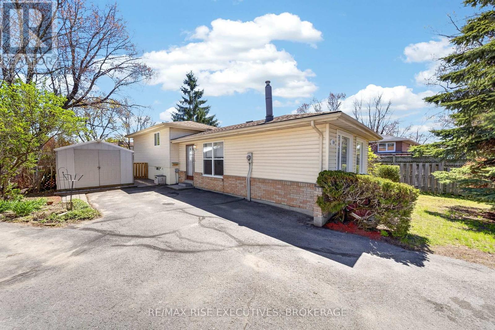 1089 PINEWOOD PLACE - Image 2