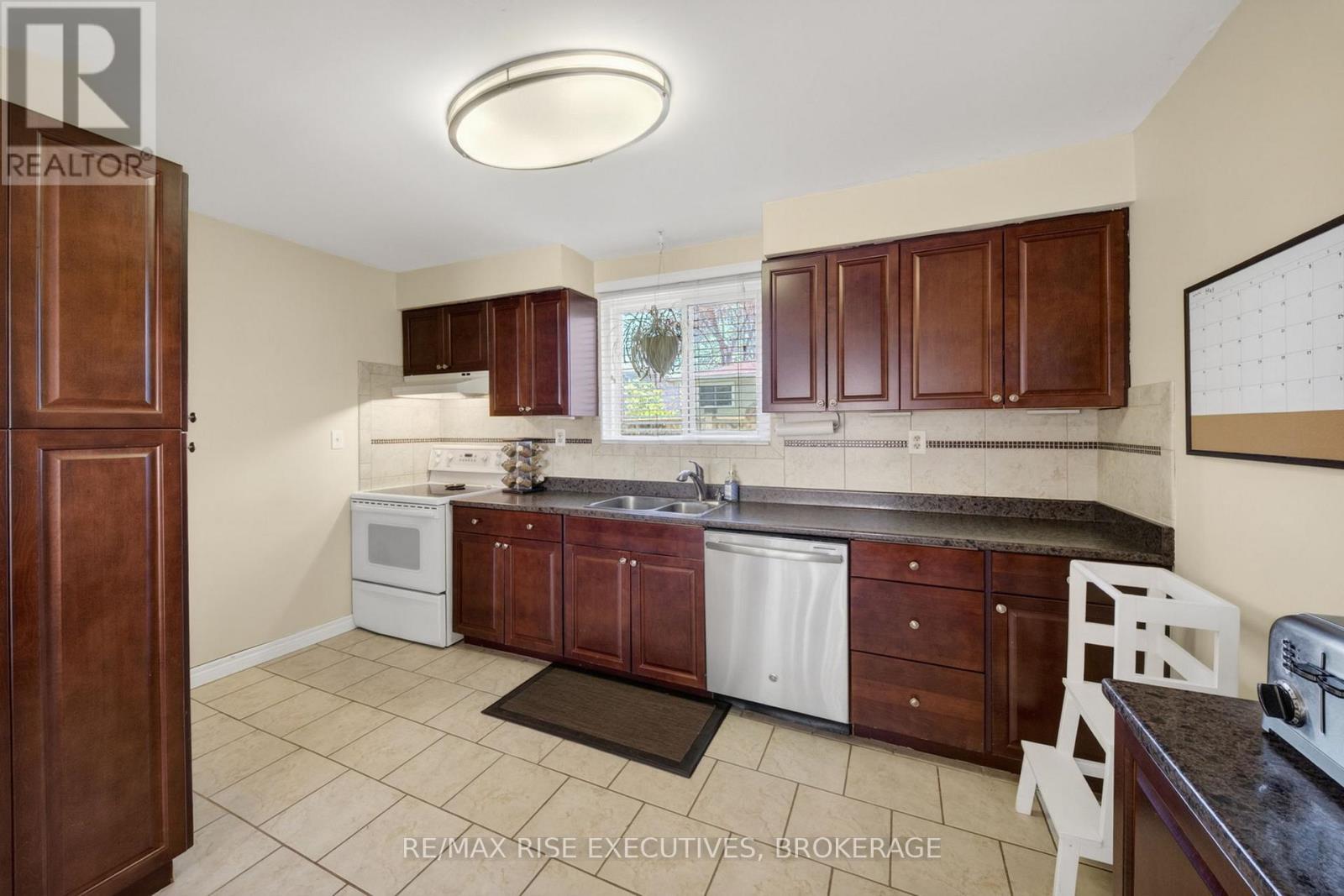 1089 PINEWOOD PLACE - 9