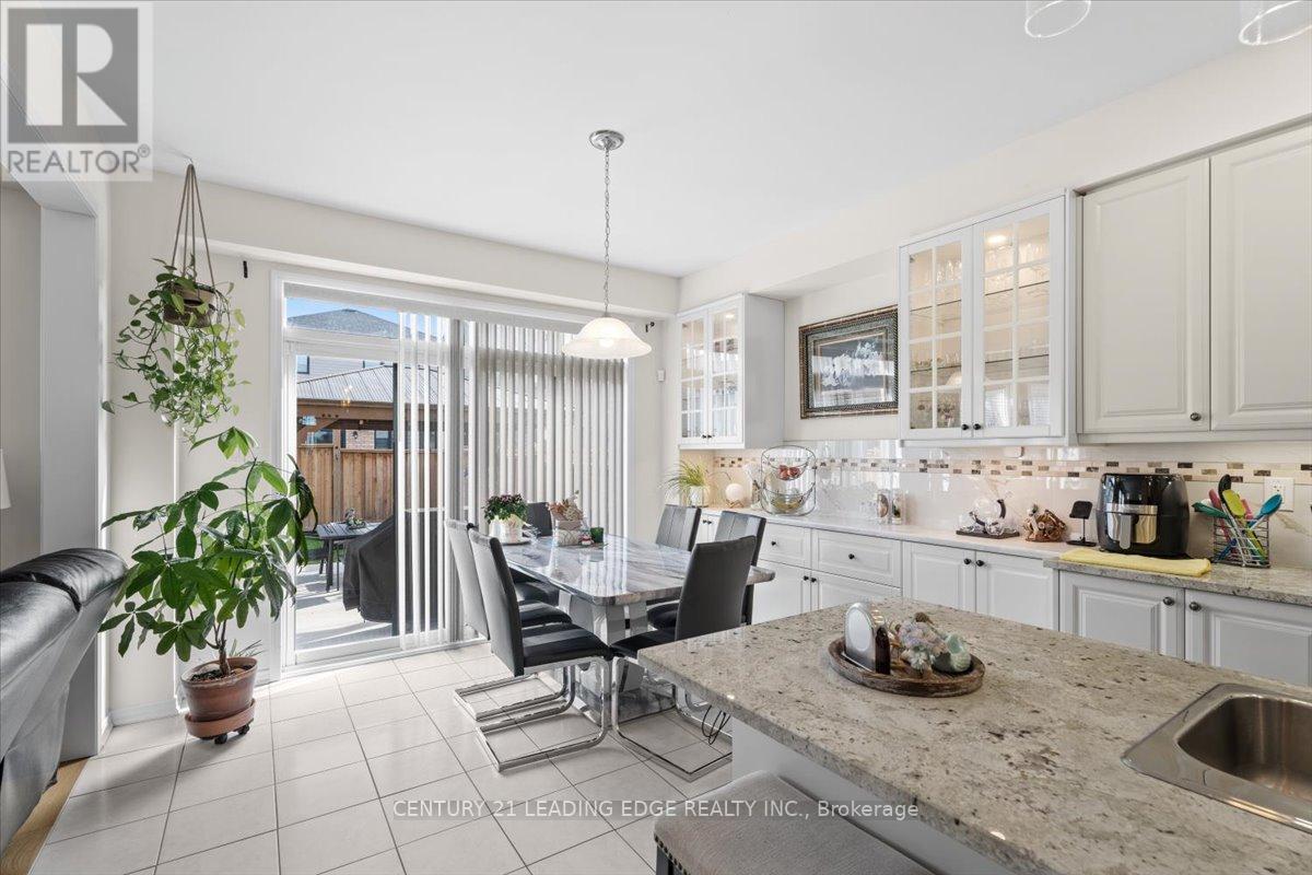 35 ROYAL COACHMAN WAY - 14