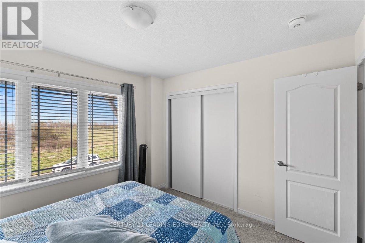 35 ROYAL COACHMAN WAY - 29