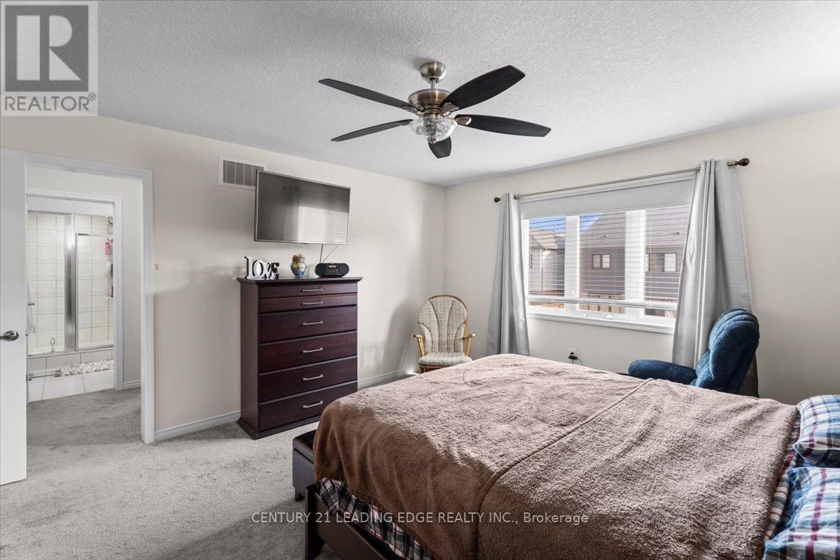 35 ROYAL COACHMAN WAY - 23